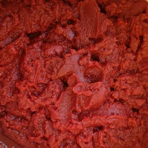 تصویر 2 از رب گوجه فرنگی محلی غلیظ و خوش طعم تهیه شده طبیعی